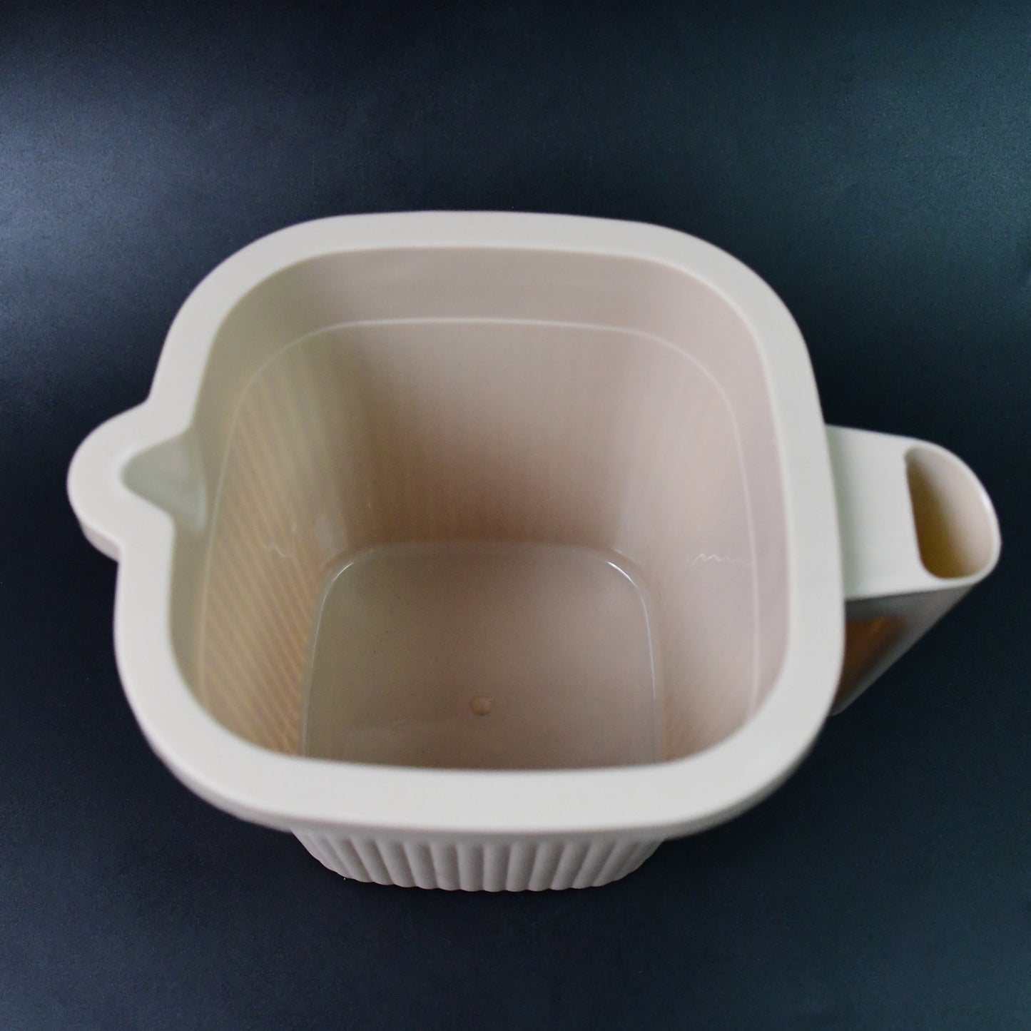 Plastic Square Bath Water Mug (1 Pc 1000 Ml Mix Color)
