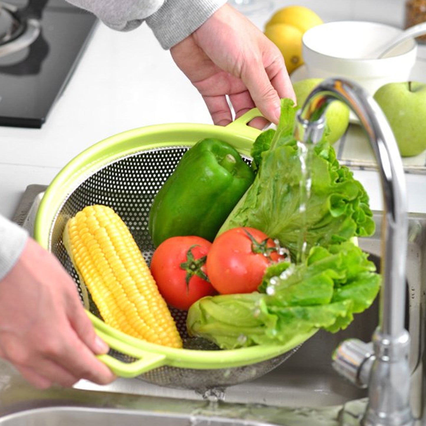 7147 Big Stainless Steel Colander With Handle Large Metal Mesh Basket Strainer For Pasta Spaghetti Berry Veggies Fruits Kitchen Food Colander Dishwasher Safe (1 Pc )